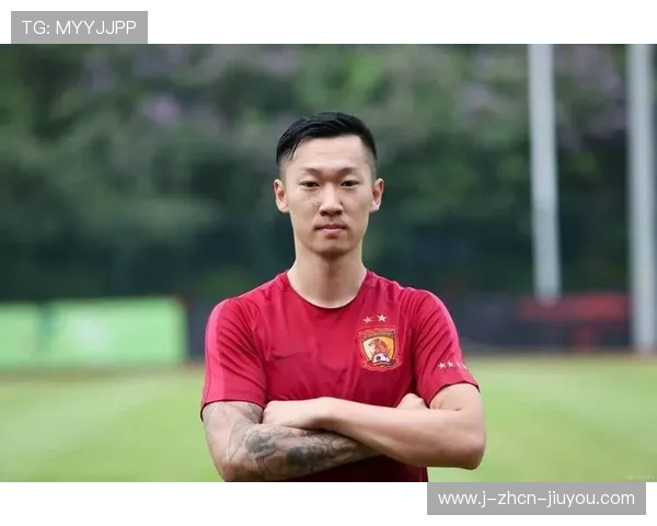 上海海港徐新助攻连连，李明破门得手：场上默契，场下装备的故事