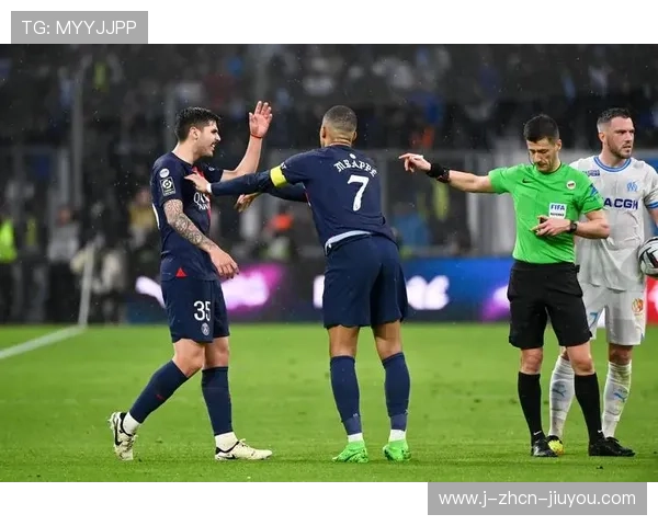 姆巴佩高速启动突破群防，巴黎前场瞬间点燃全场热度